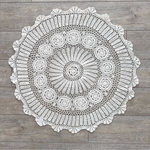 Crochet Round Tablecloth 32” Diameter Round Circular Rosette Medallion Ecru